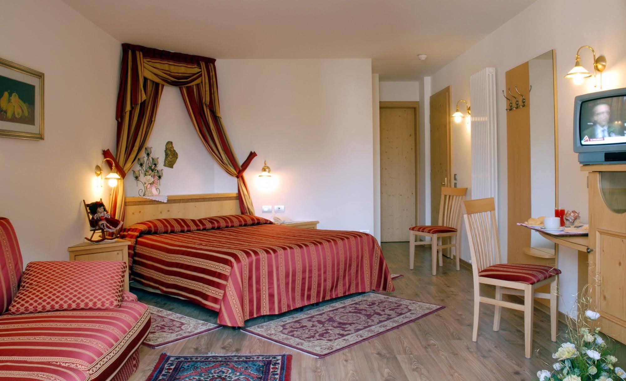 Hotel Sass Maor Fiera Di Primiero Zewnętrze zdjęcie